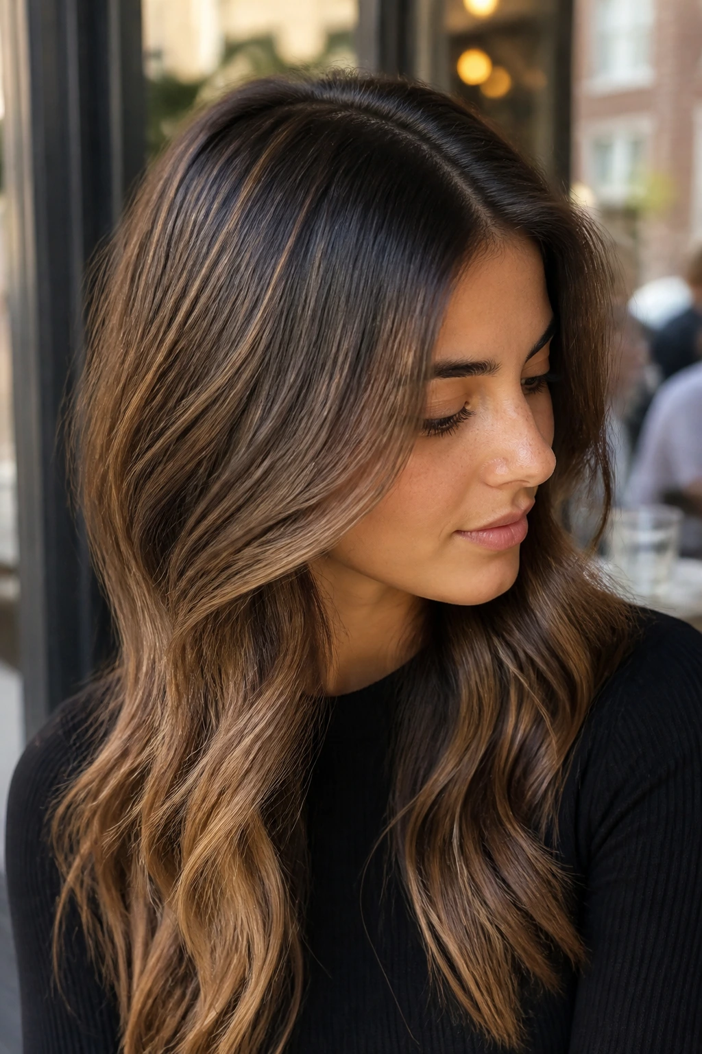 Olive-skinned person with micro babylights and brown root