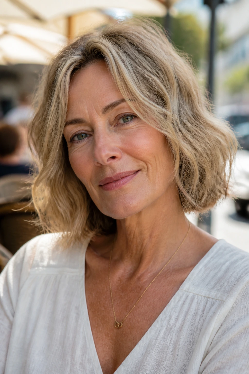 Close-up of a real woman with a neck-grazing wavy lob